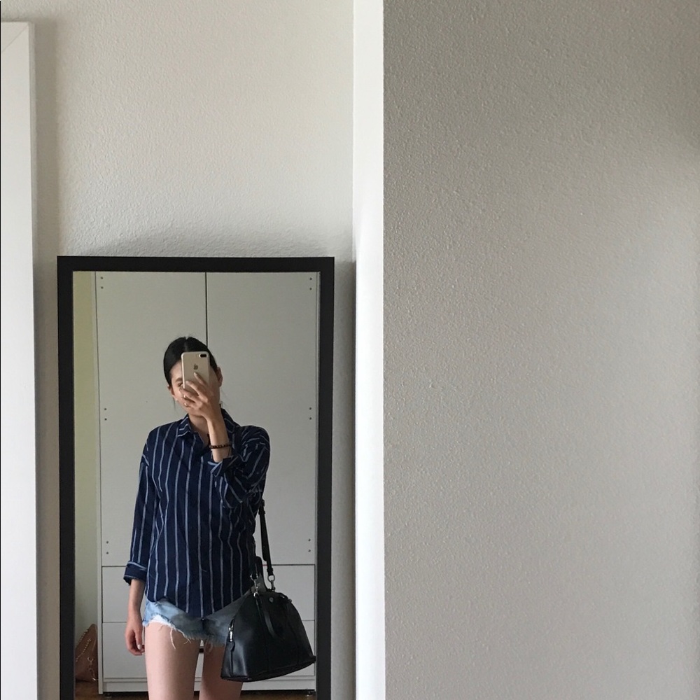 Button down top with open back - Picture 2 of 2